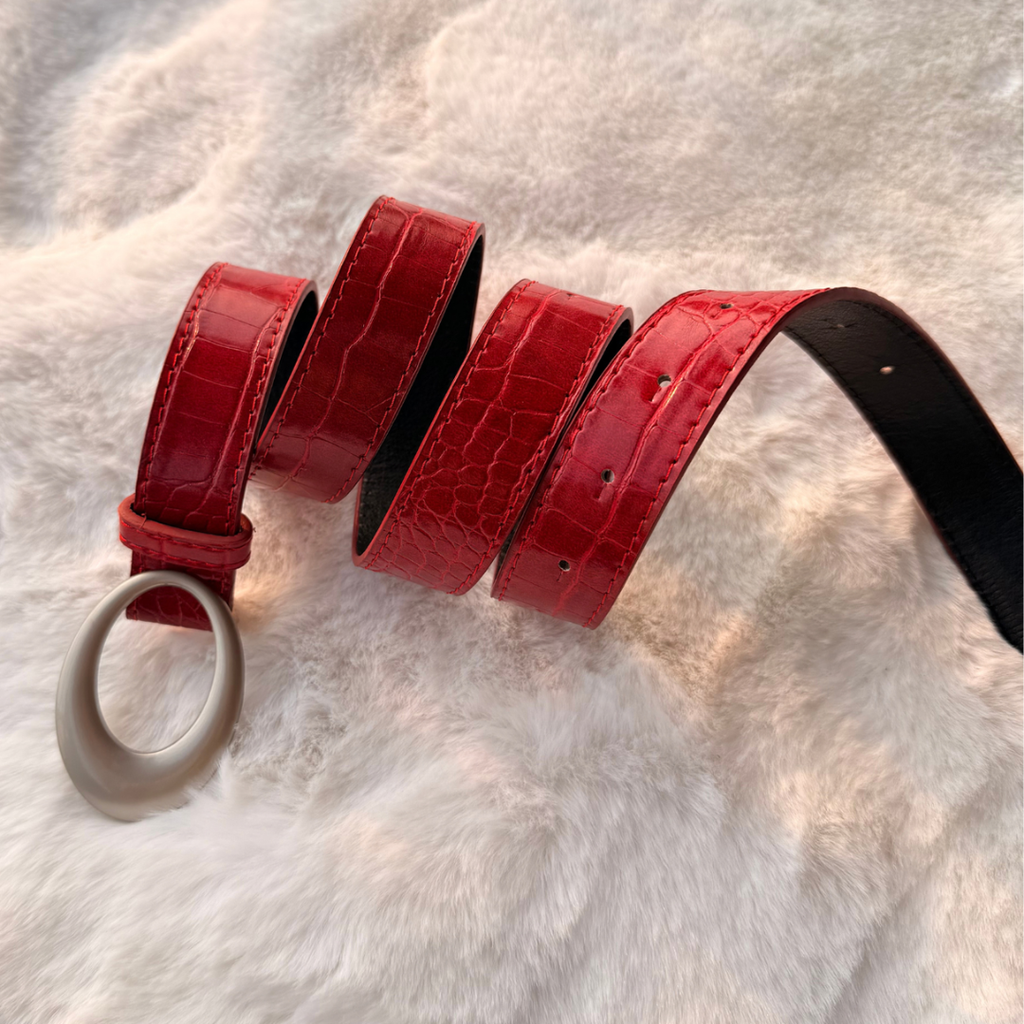 Scarlet Oval Buckle Belt