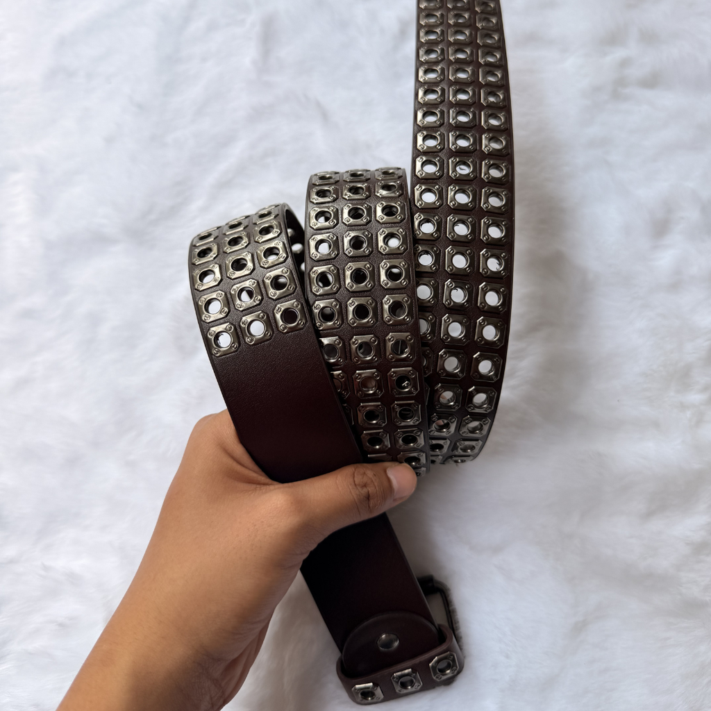 Noir Rivet Belt