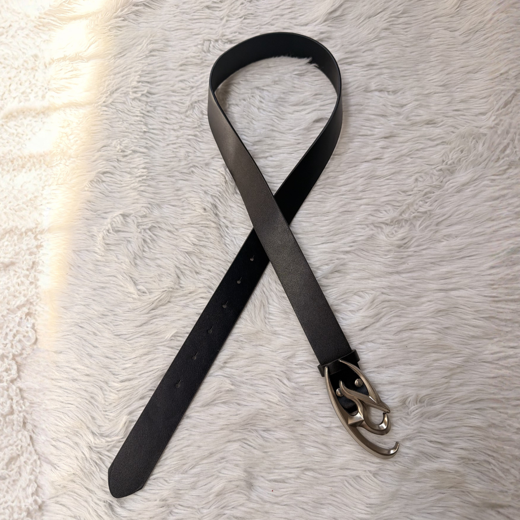 Minimal Luxe Curve Belt