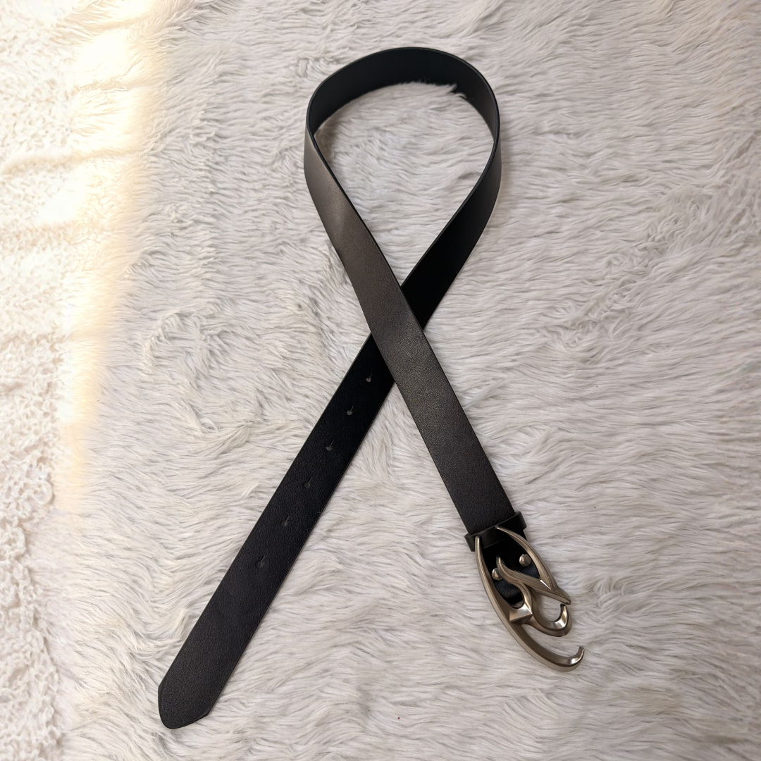 Minimal Luxe Curve Belt